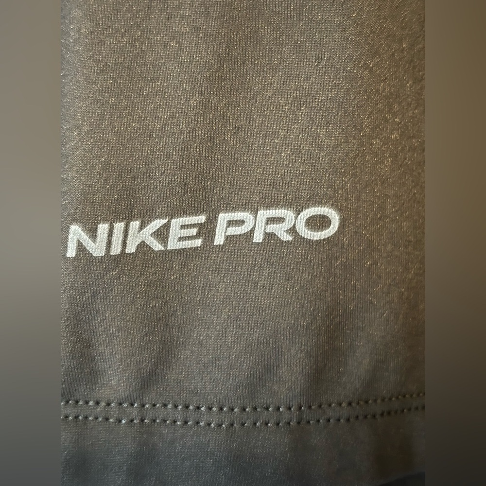 Youth Size XL Nike Black Long Sleeve Top with White Logo - Picture 3 of 6